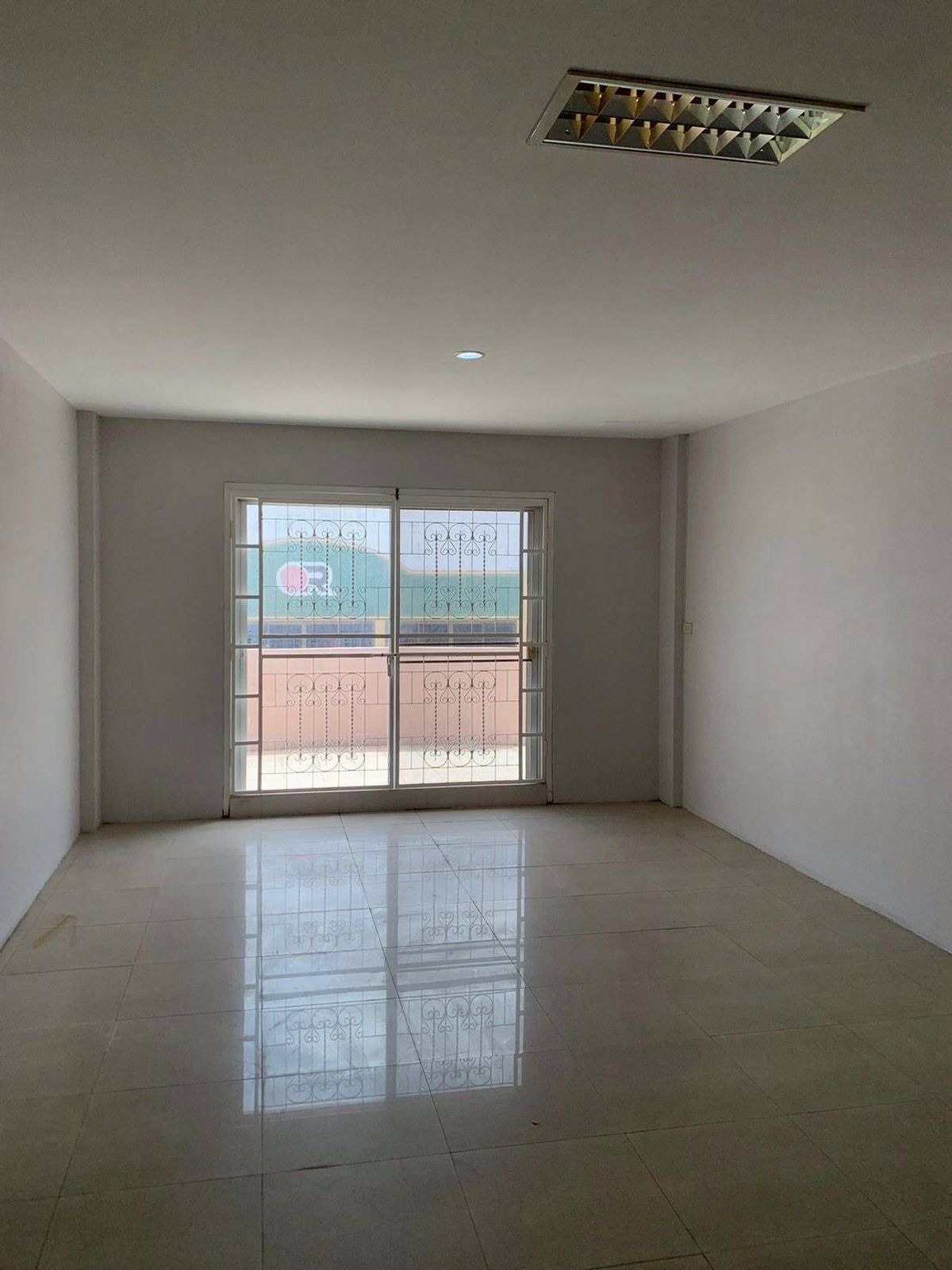 For RentShop HouseNonthaburi, Bang Yai, Bangbuathong : Rent a 3 -story commercial building + roof on the main road, Bang Yai City Excellent trading location (N.1722)