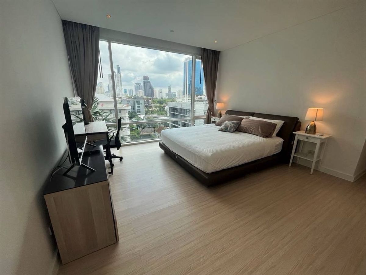 คอนโดสุขุมวิท อโศก ทองหล่อ : Pet friendly condo fod rent / sale