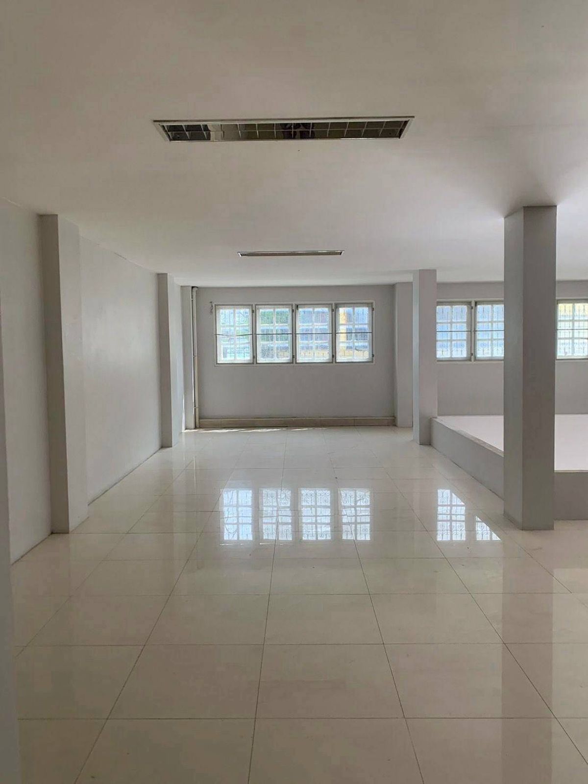 For RentShop HouseNonthaburi, Bang Yai, Bangbuathong : Rent a 3 -story commercial building + roof on the main road, Bang Yai City Excellent trading location (N.1722)