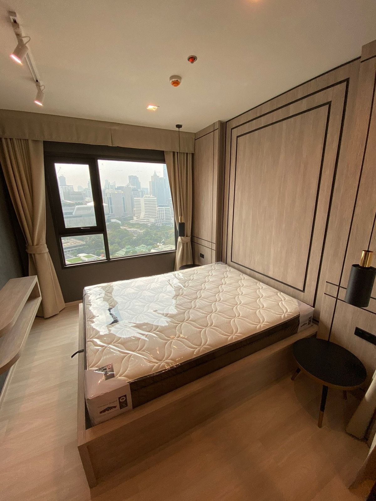 For RentCondoWitthayu, Chidlom, Langsuan, Ploenchit :  Life One Wireless LSIR0096
