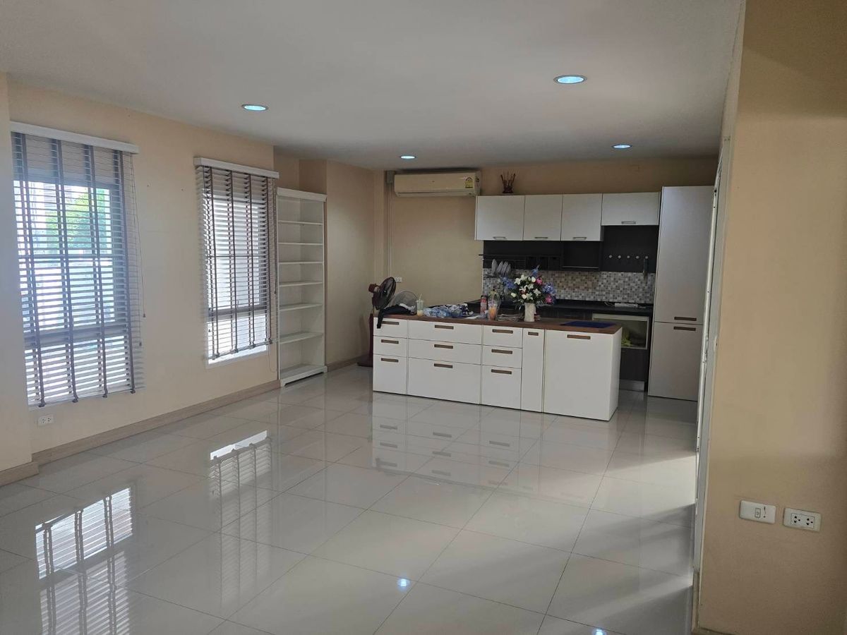 ขายบ้านมีนบุรี-ร่มเกล้า : พาร์คเวย์ ชาเล่ต์ รามคำแหง / 3 ห้องนอน (ขาย), Parkway Chalet Ramkhamhaeng / 3 Bedrooms (FOR SALE) AA376