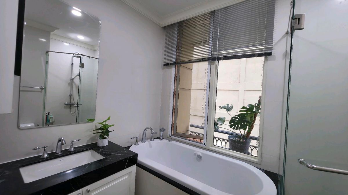 ให้เช่าคอนโดสุขุมวิท อโศก ทองหล่อ : ✨🛗 ลิฟต์ส่วนตัว • ความหรูหราเงียบสงบใจกลางอโศก 🏙️  |   Royce Residences คอนโดระดับ Hi-End ที่ตอบโจทย์ชีวิตคนเมืองอย่างแท้จริง