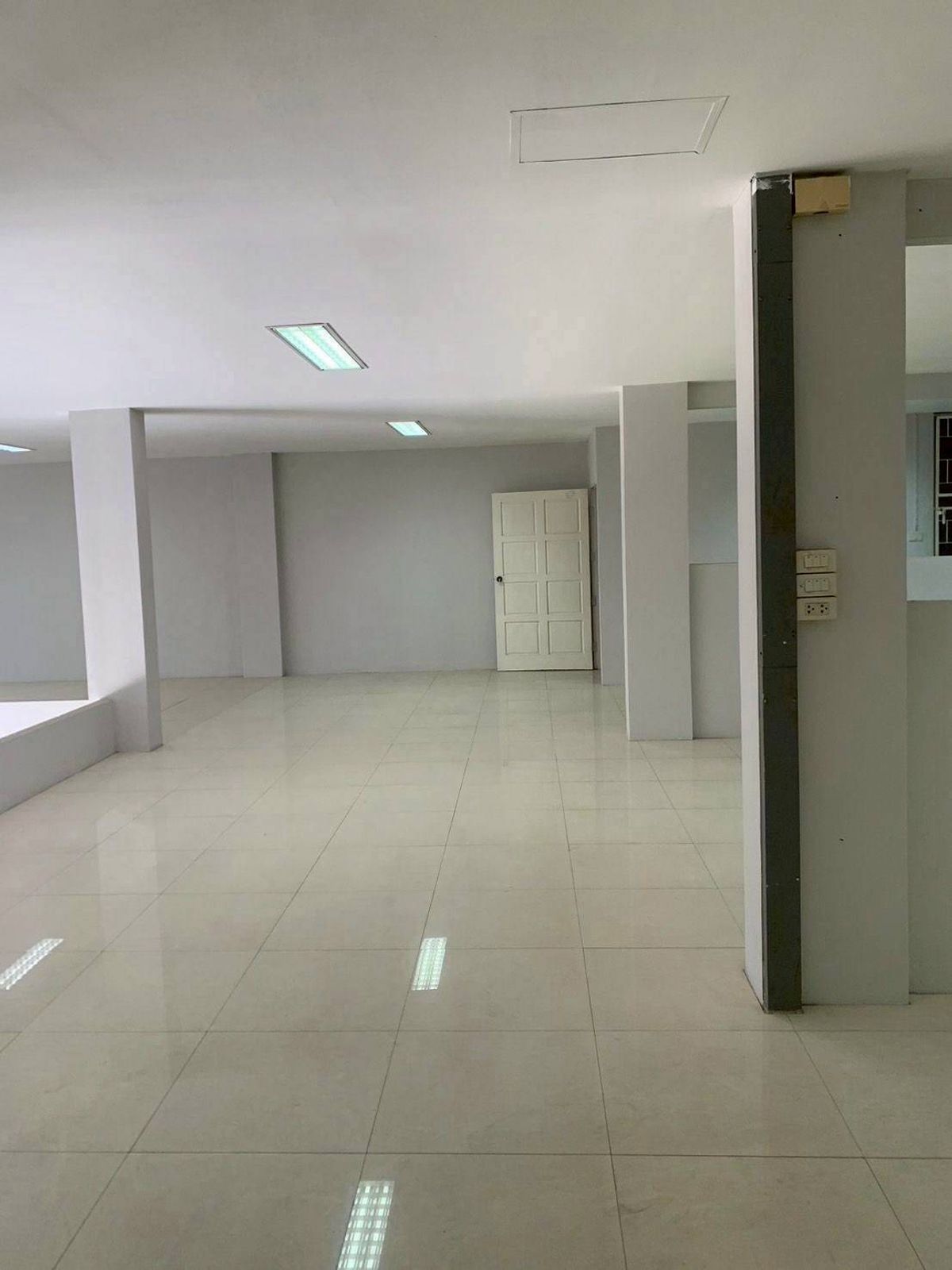 For RentShop HouseNonthaburi, Bang Yai, Bangbuathong : Rent a 3 -story commercial building + roof on the main road, Bang Yai City Excellent trading location (N.1722)