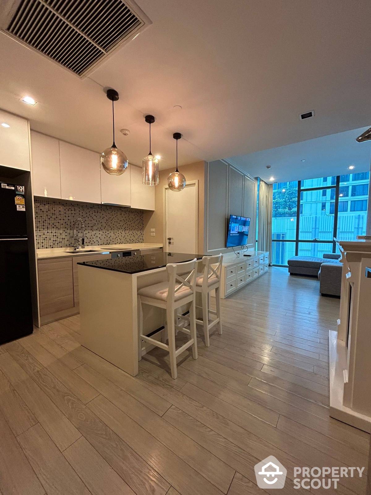 For RentCondoSukhumvit, Asoke, Thonglor : 1-BR Condo at The Room Sukhumvit 21 near MRT Sukhumvit