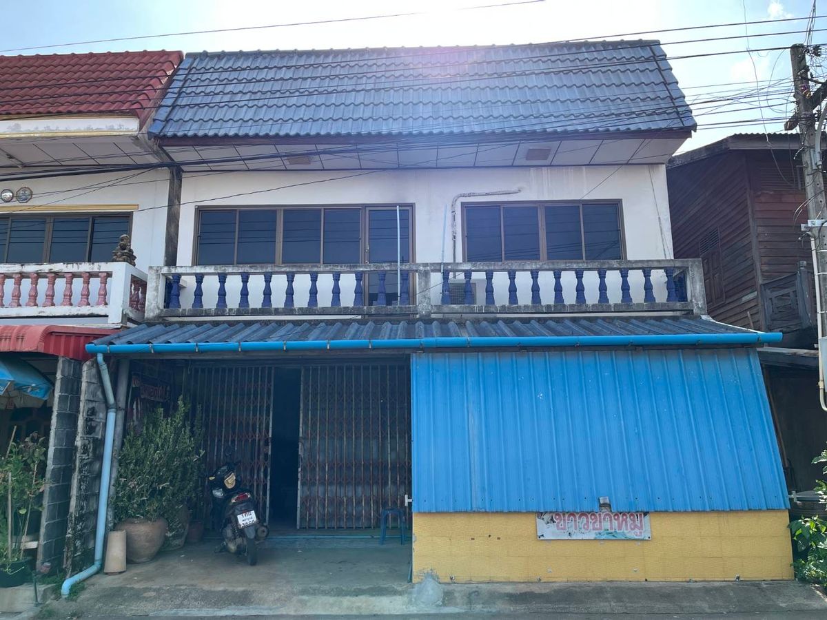 ขายร้านค้า/ตลาดนัดเพชรบูรณ์ : ขายบ้าน 2 ชั้น หลังตลาดสด อ.หนองไผ่ จ.เพชรบูรณ์ ทำเลดีเปิดกิจการได้ อยู่ในเขตเทศบาล จุดไข่แดงของอำเภอ