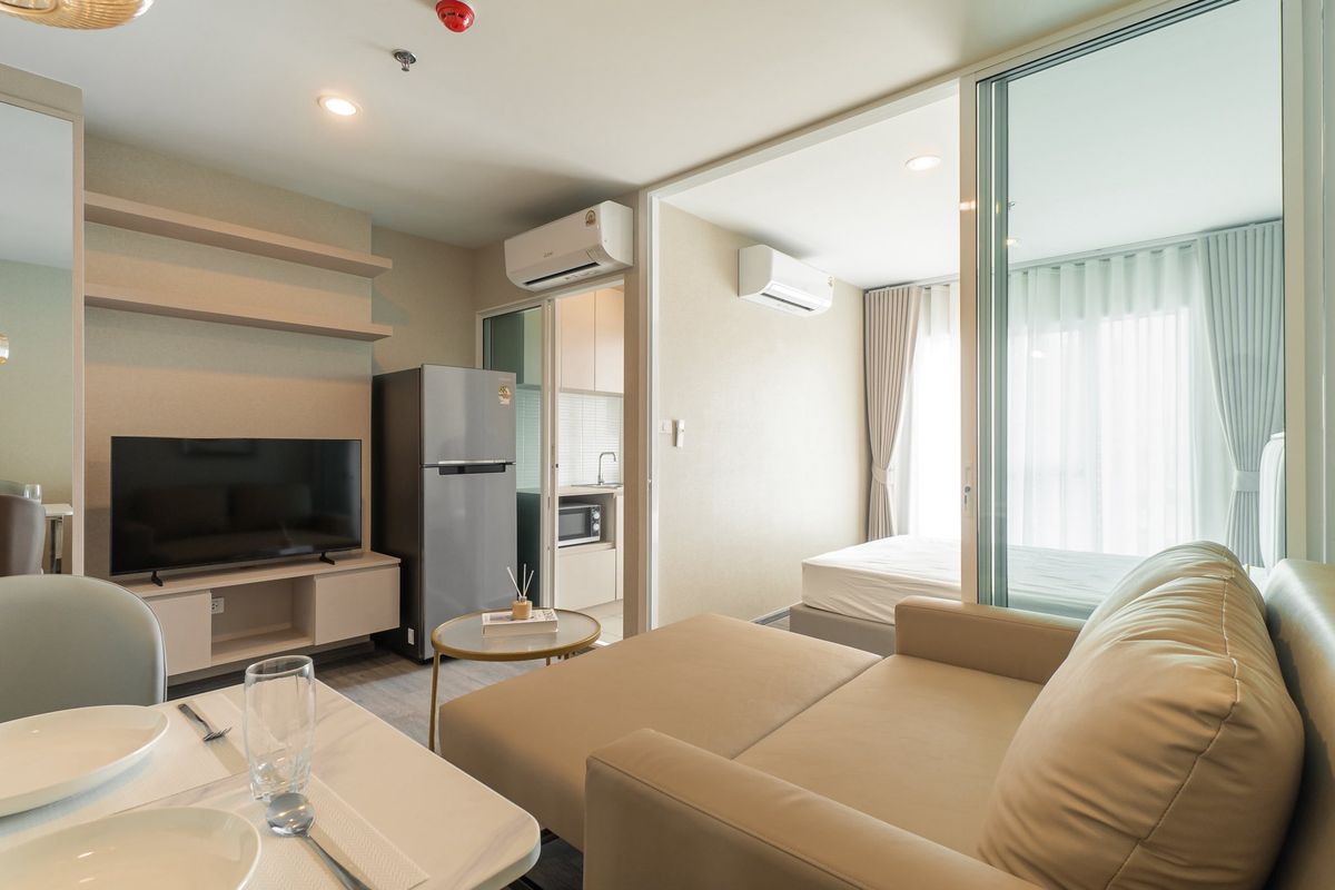 For RentCondoBangna, Bearing, Lasalle : New condo, 23rd floor, with beautiful decorative furniture for rent in Bang Na area, near South East University, Bangkok, only 350 meters.