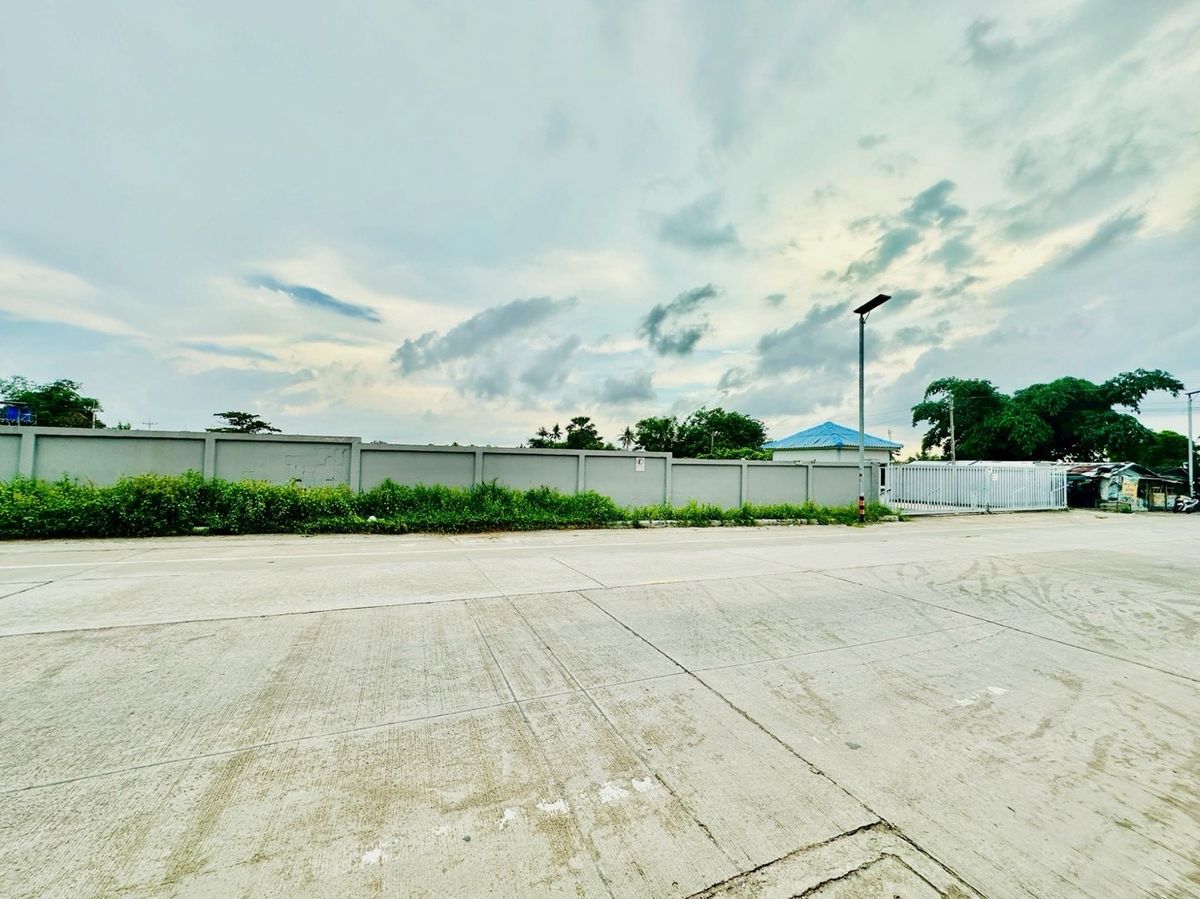 For SaleLandSriracha Laem Chabang Ban Bueng : Land for sale in the area of ​​EEC area of ​​9-1-70 rai. Don Nun Road, near Pinthong 2 Industrial Estate