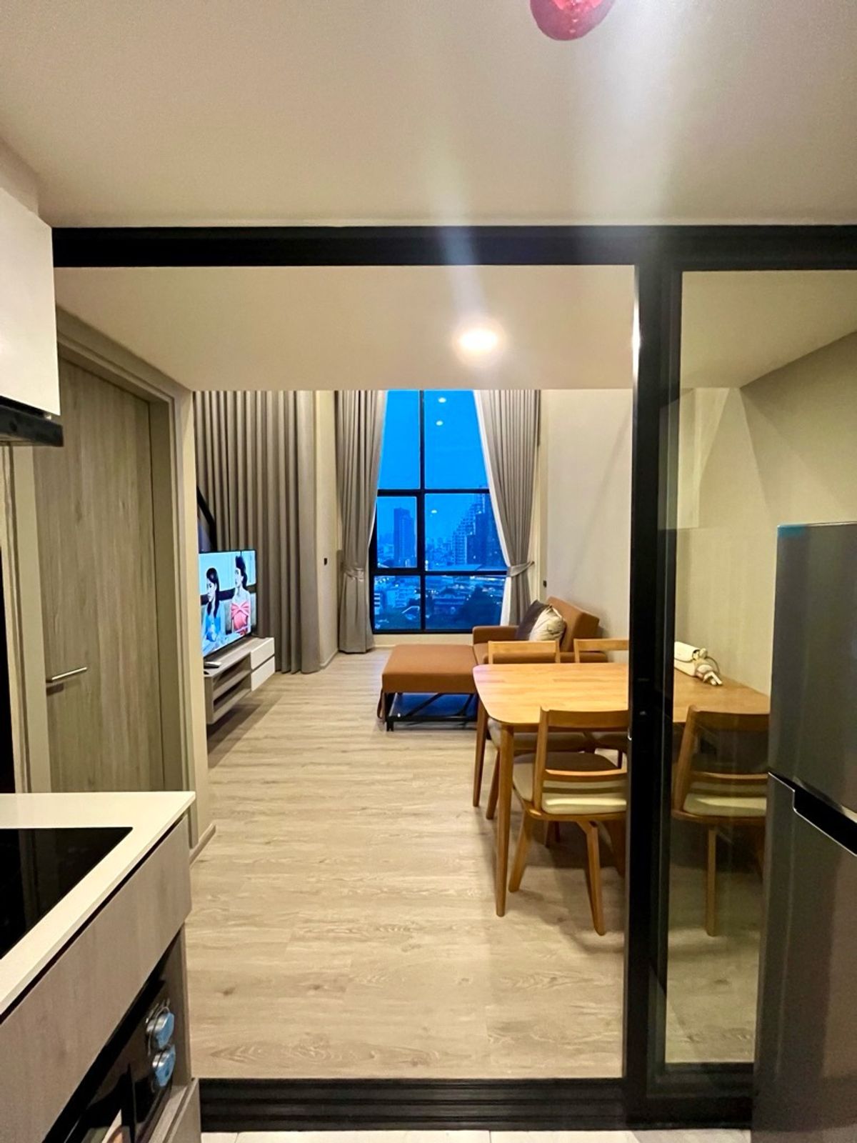 For RentCondoPinklao, Charansanitwong : Find a tenant in advance. Duo Building B, Floor 16, Two.
