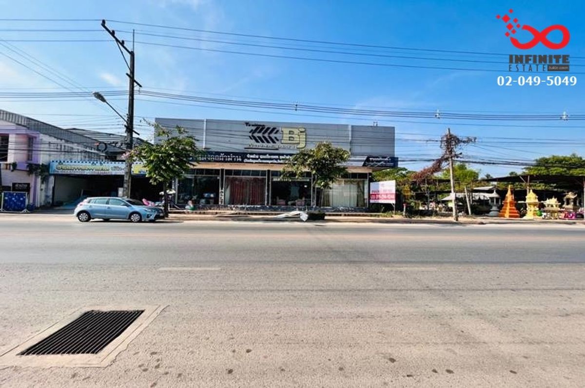 ขายที่ดินพิษณุโลก : ขายที่ดินพร้อมสิ่งปลูกสร้าง 500 ตร.วา ติดถนนพรหมพิราม จังหวัดพิษณุโลก อาคารพาณิชย์ + โกดัง + โชว์รูม พร้อมใช้งาน เหมาะทำธุรกิจ
