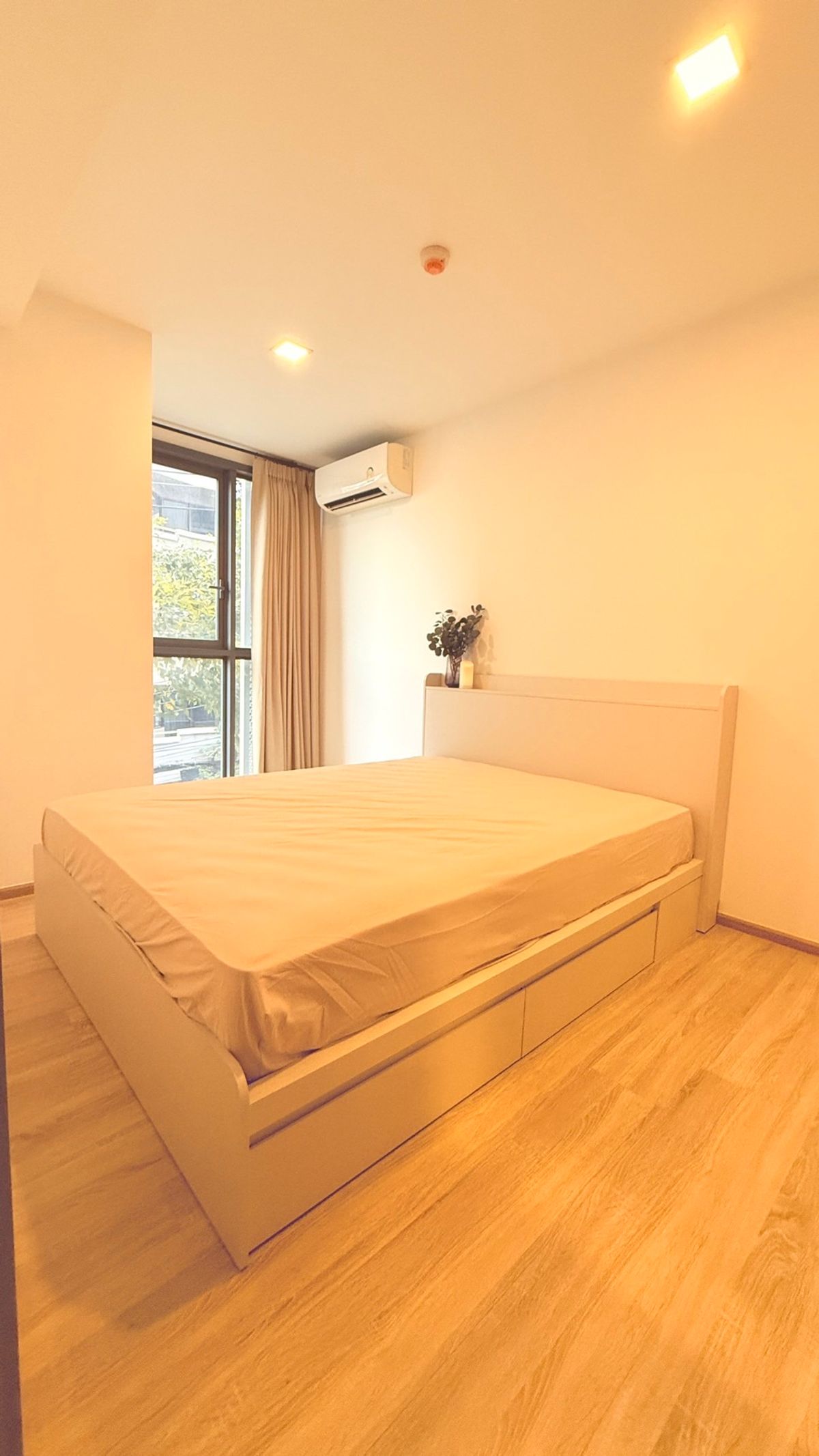 ให้เช่าคอนโดสุขุมวิท อโศก ทองหล่อ : ให้เช่า Taka Haus ราคา 23,000 บาท [MKr250601]