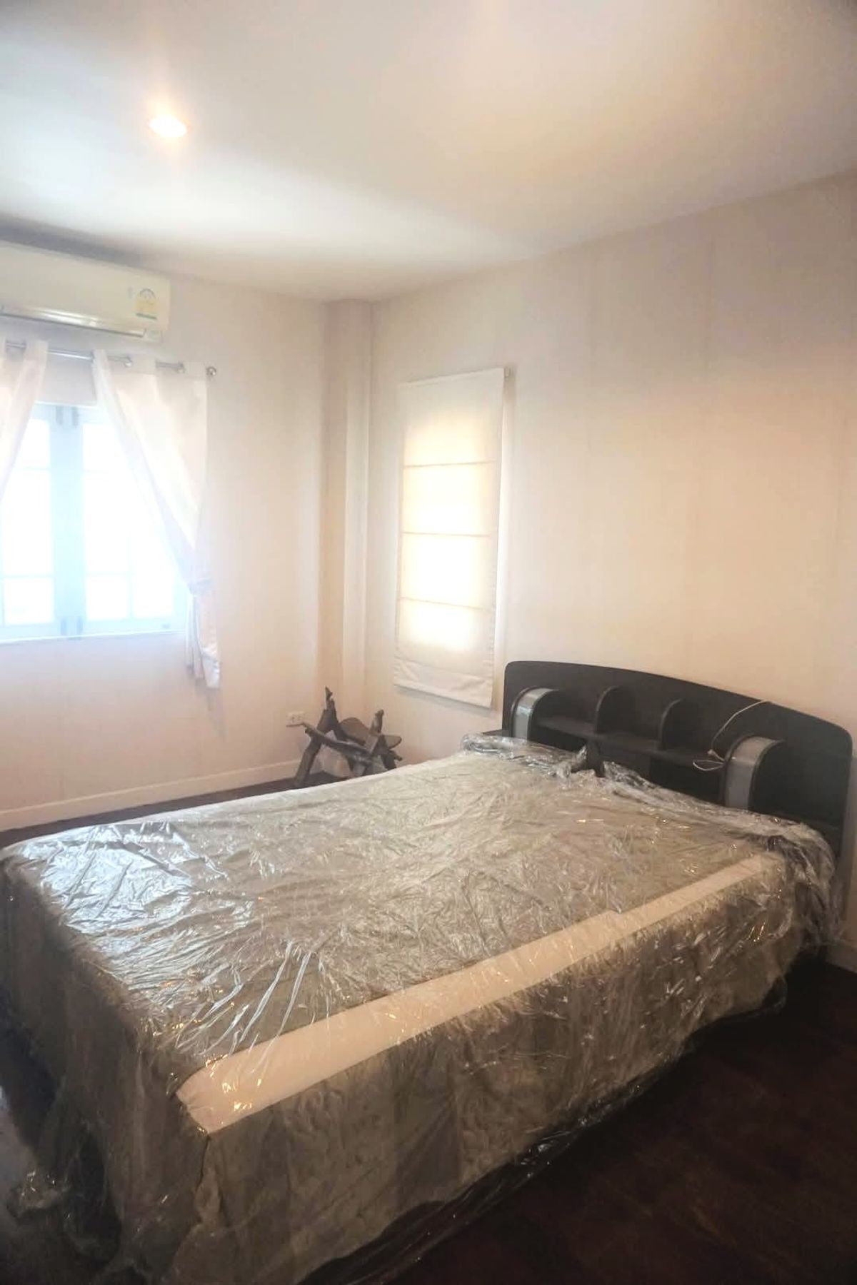 For RentTownhomePattanakan, Srinakarin : 🏡 Single house for rent at Srinakarin 51, near Yellow Line MRT 🚆