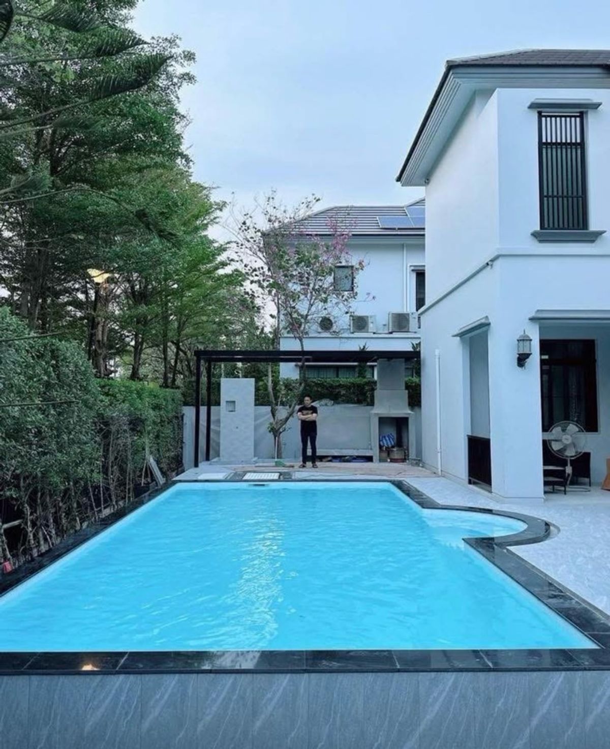 HousePattanakan, Srinakarin : Selling/renting a luxury house with a 5 -bedroom Krungthepawan swimming pool