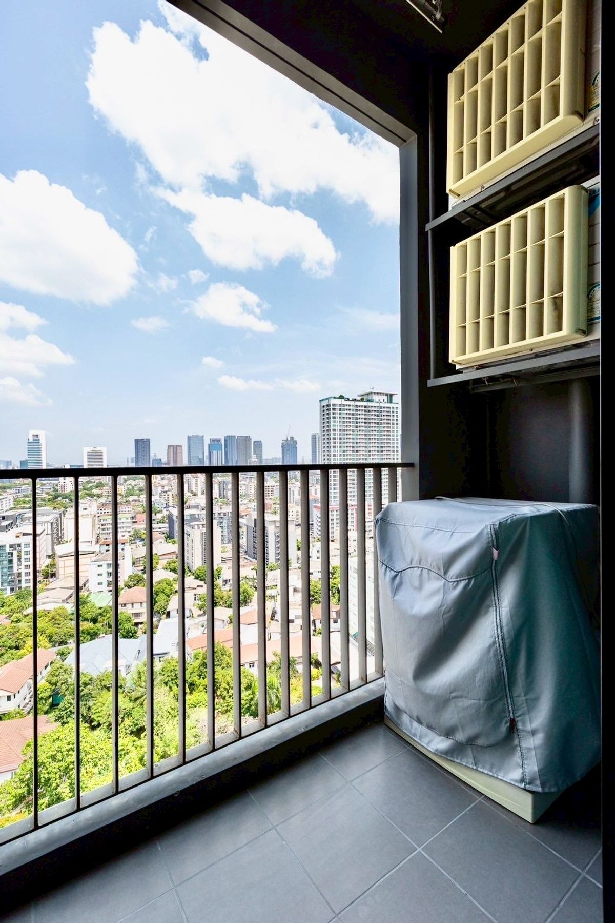 ขายคอนโดลาดพร้าว เซ็นทรัลลาดพร้าว : Chapter One Midtown ลาดพร้าว 24  เนื้อที่ 31.65 ตารางเมตร ชั้น 16 วิวเมือง ไม่โดนบังวิว แขวงจอมพล เขตจตุจักร กรุงเทพมหานคร