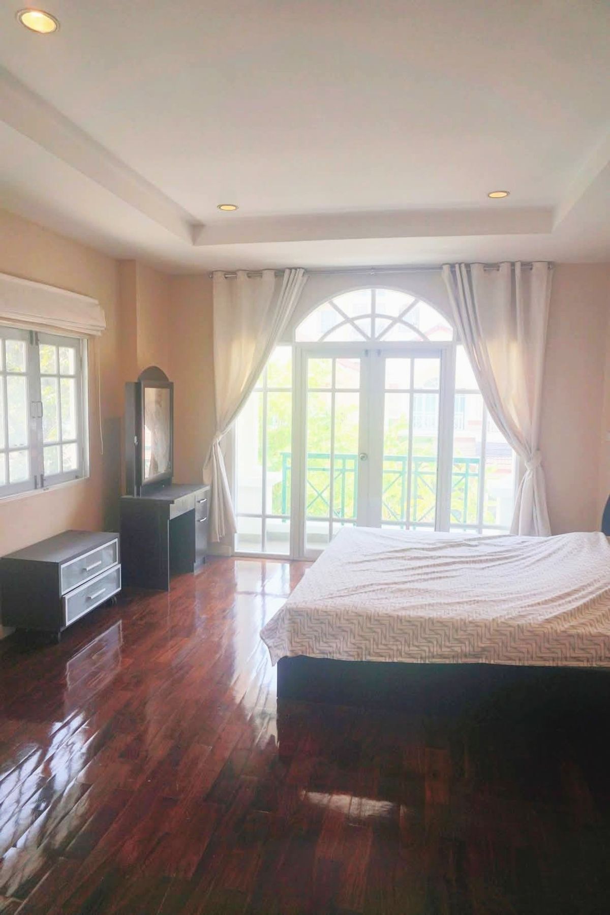 For RentTownhomePattanakan, Srinakarin : 🏡 Single house for rent at Srinakarin 51, near Yellow Line MRT 🚆