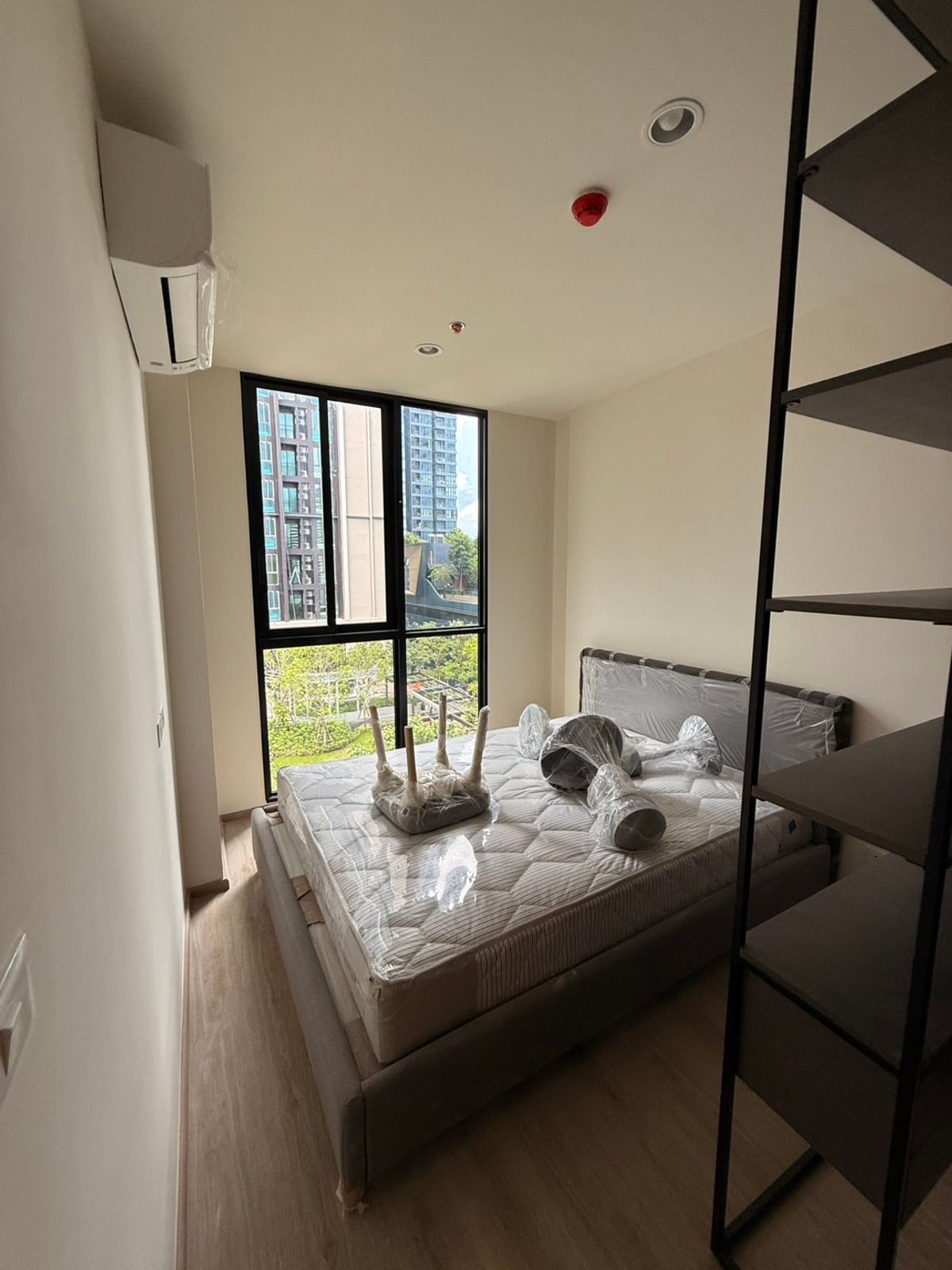 For SaleCondoRama9, Petchburi, RCA : Urgent sale 46.0 sqm (2 BED / 2 Bath). Price as Tun!