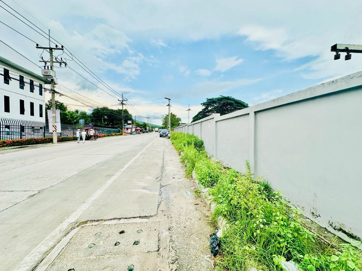 For SaleLandSriracha Laem Chabang Ban Bueng : Land for sale in the area of ​​EEC area of ​​9-1-70 rai. Don Nun Road, near Pinthong 2 Industrial Estate