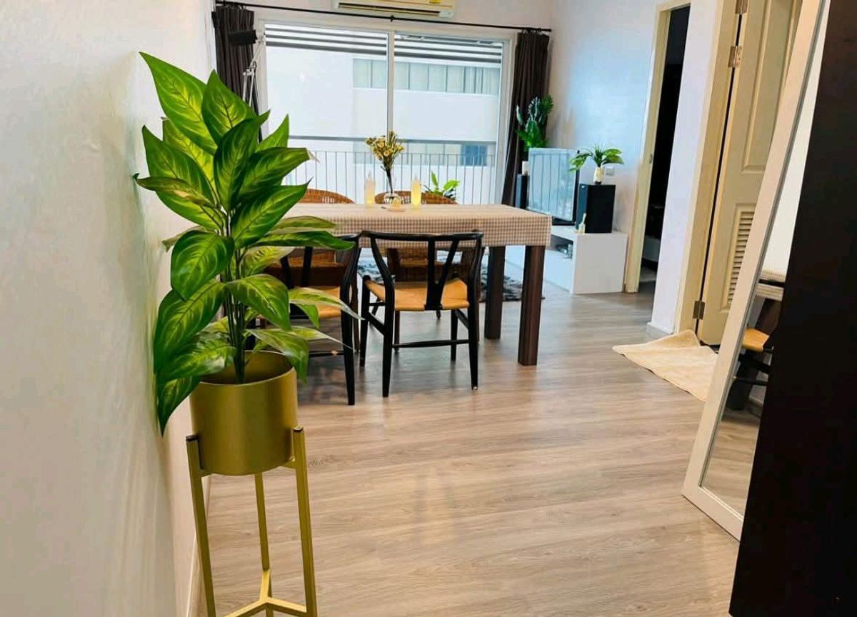 For RentCondoLadprao, Central Ladprao : SYM VIPHA LADPRAO Condo, good location, near the market, central Ladprao, Chatuchak Park And many offices