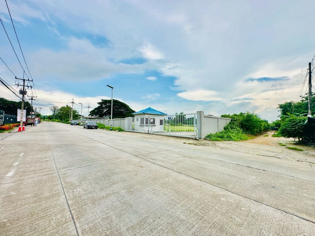 For SaleLandSriracha Laem Chabang Ban Bueng : Land for sale in the area of ​​EEC area of ​​9-1-70 rai. Don Nun Road, near Pinthong 2 Industrial Estate