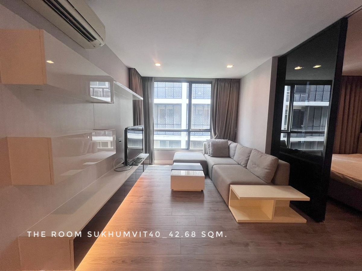 ให้เช่าคอนโดสุขุมวิท อโศก ทองหล่อ : ให้เช่าห้อง 1 ห้องนอนใหญ่ The Room สุขุมวิท40 เงียบสงบ เป็นส่วนตัว ใกล้ BTS เอกมัย