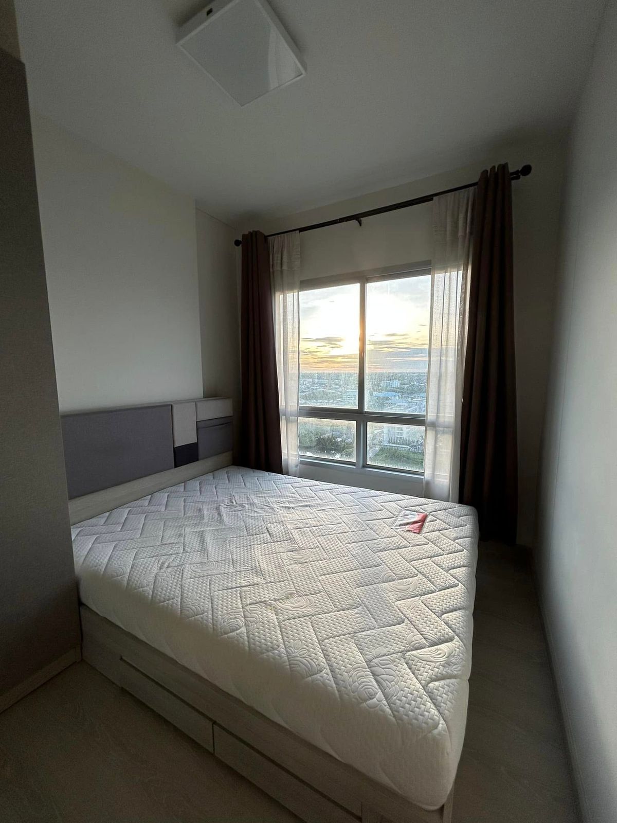 For SaleCondoChaengwatana, Muangthong : (Code N093) Nichit ID, Pak Kret, Station, beautiful room, convenient location, near Pak Kret Intersection, about 500 meters and MRT Pak Kret Station only 600 meters.