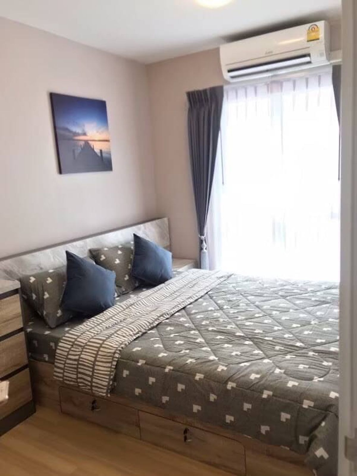 For SaleCondoChaengwatana, Muangthong : (Code AM1687) Plum Condo Chaeng Watthana Station 26.5 sq.w., 2 buildings A, 5th floor, pond view, beautiful room, new fir, complete electrical appliances Carrying the bag in. BTS BTS, Phra Nakhon Rajabhat Station 550 meters.