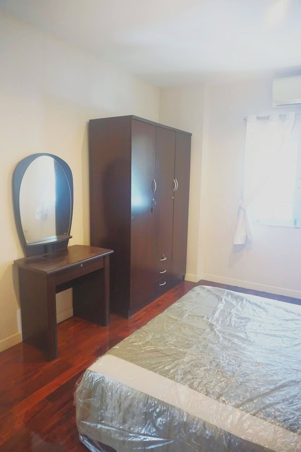 For RentTownhomePattanakan, Srinakarin : 🏡 Single house for rent at Srinakarin 51, near Yellow Line MRT 🚆