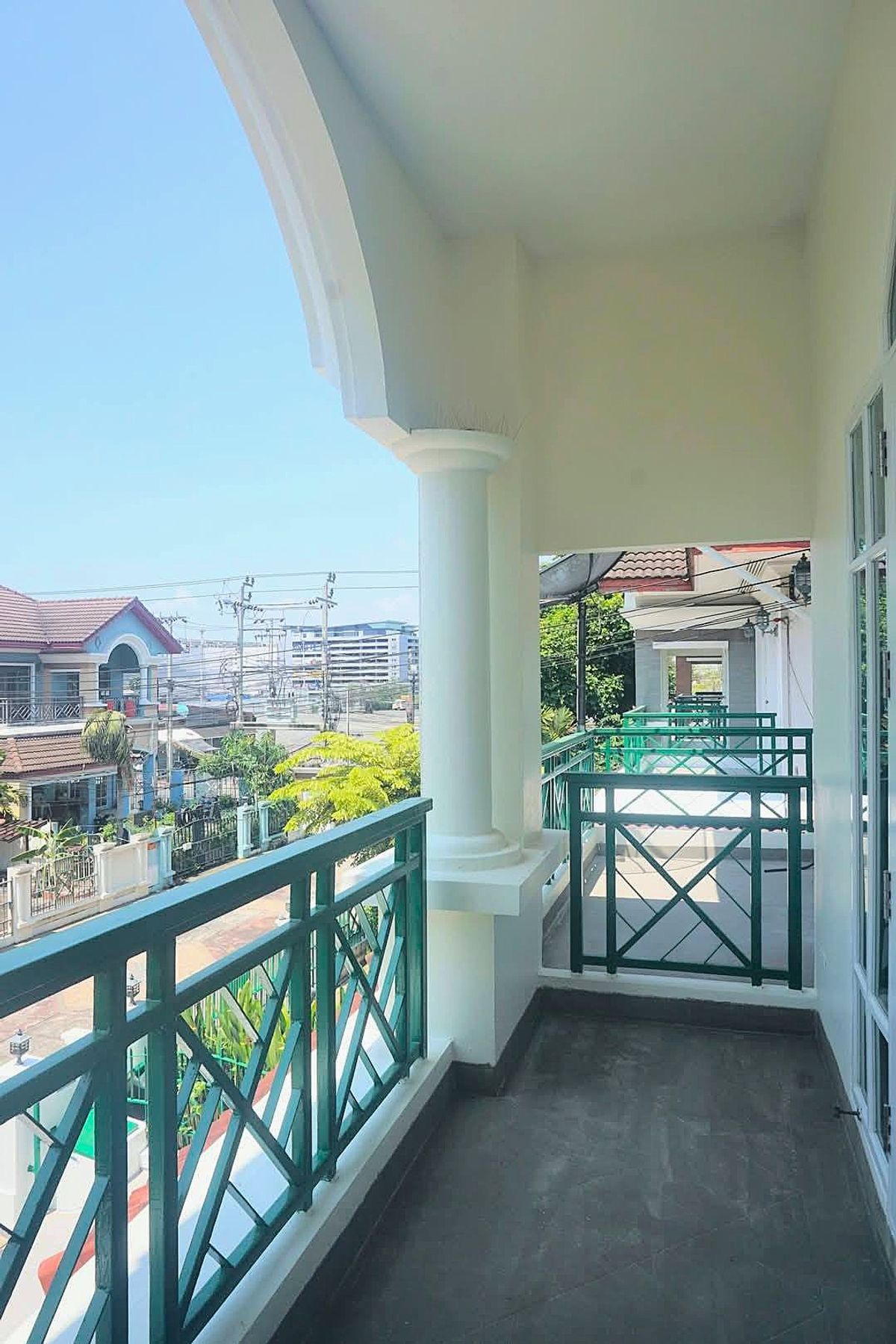 For RentTownhomePattanakan, Srinakarin : 🏡 Single house for rent at Srinakarin 51, near Yellow Line MRT 🚆