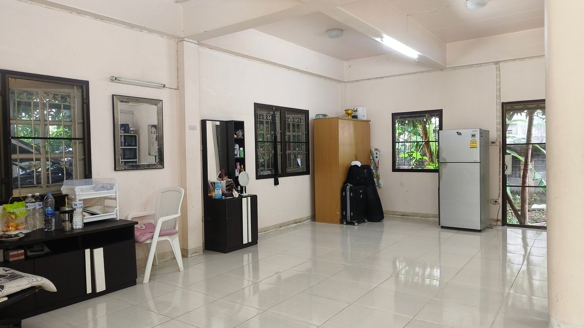 For SaleHousePinklao, Charansanitwong : House for sale in the city's center, good vibes, good humidity
