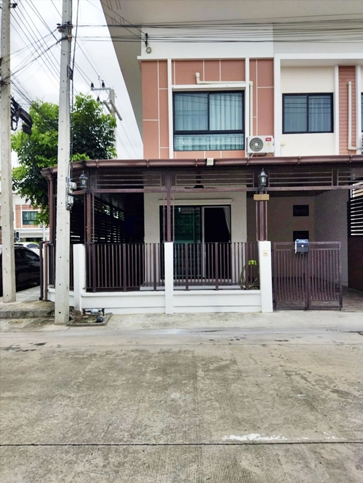 For RentTownhomePathum Thani,Rangsit, Thammasat : 2-story townhome rental behind 26 sq.w., 4 bedrooms, J Town1, Rangsit-Khlong 1, near Future Park Rangsit