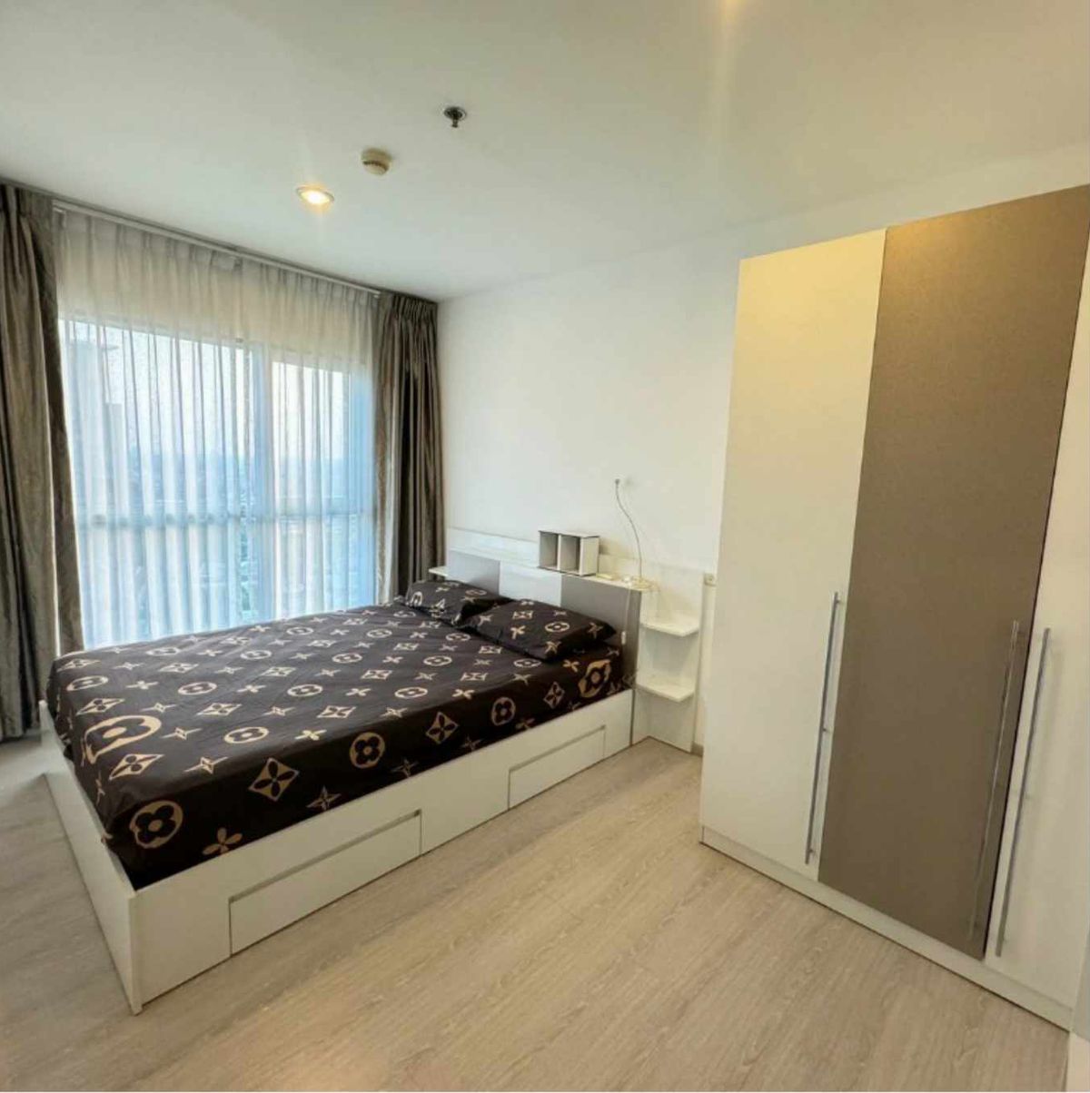 For RentCondoThaphra, Talat Phlu, Wutthakat : 2 beds for rent, 46 sqm, Aspai, Sathorn -Taksin (Timber Zone), full of electric appliances with separate kitchen corners