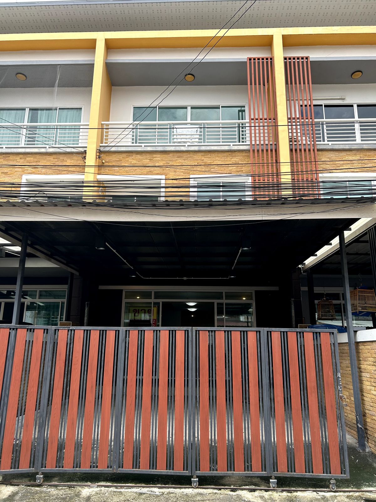 ขายอาคารพาณิชย์รามคำแหง หัวหมาก : 🏡 ขายบ้านทาวน์โฮม 3 ชั้น ทำเลทอง! ใกล้ รร.บดินทรเดชา เพียง 950 เมตร