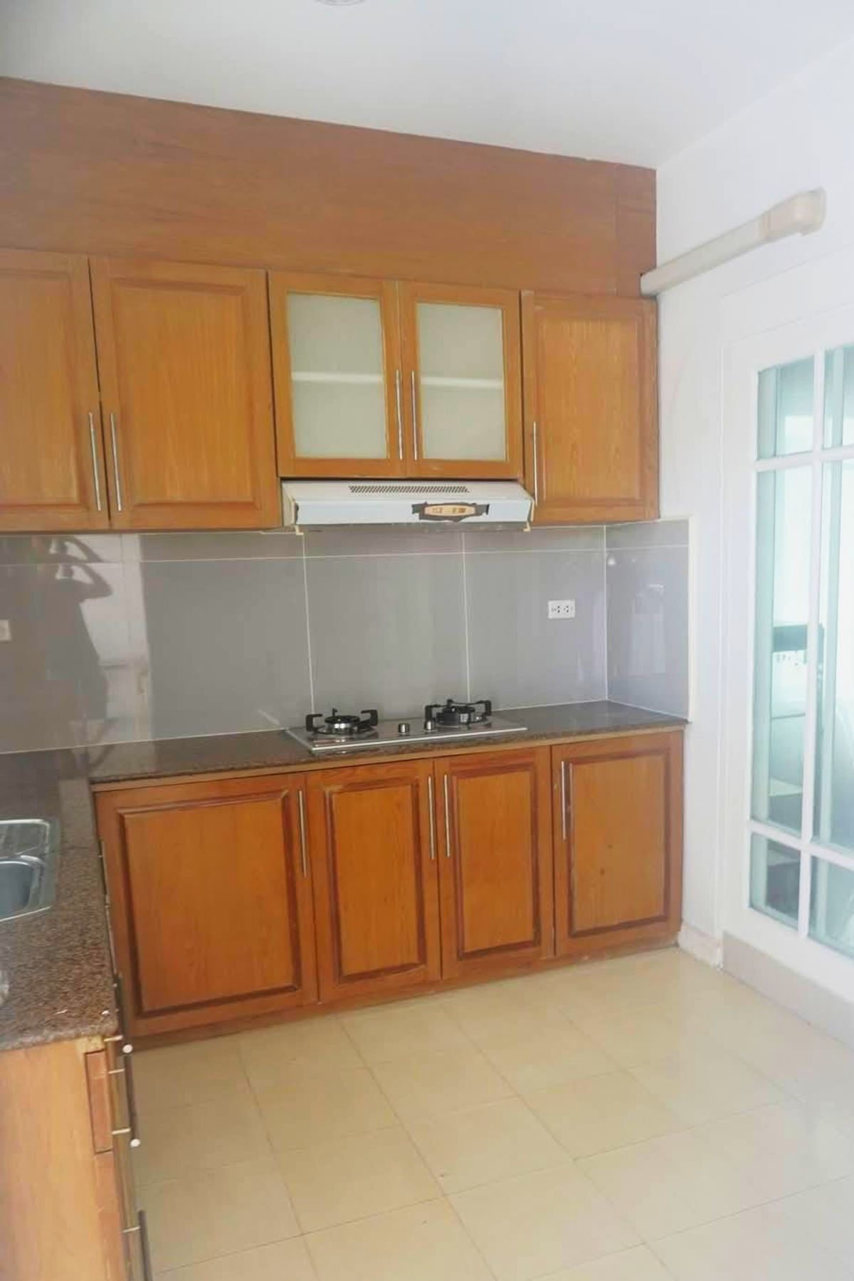 For RentTownhomePattanakan, Srinakarin : 🏡 Single house for rent at Srinakarin 51, near Yellow Line MRT 🚆