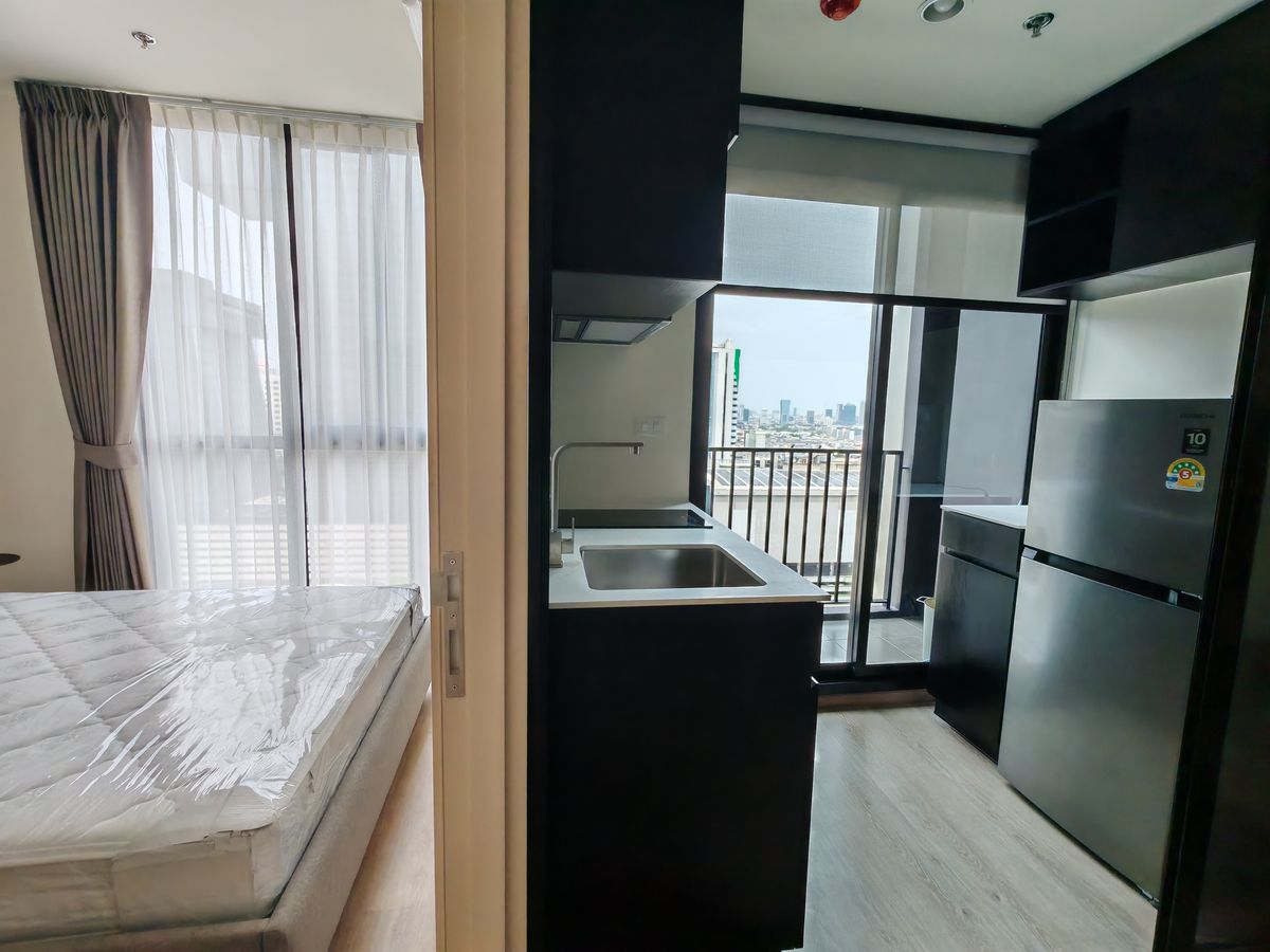 For RentCondoRama9, Petchburi, RCA : 😍 Rent a beautiful room. Furniture complete 👍 High floor G Tower 🏡 1 Bedroom