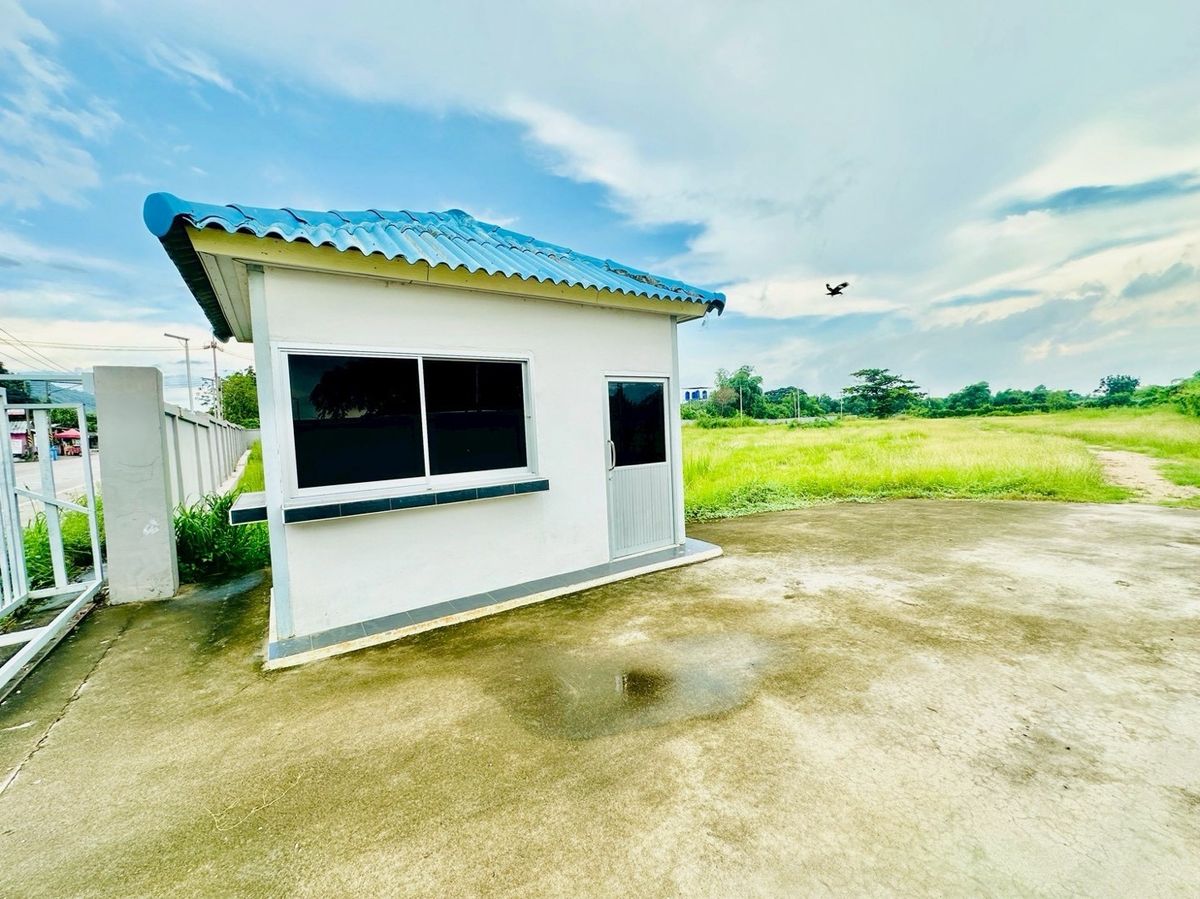 For SaleLandSriracha Laem Chabang Ban Bueng : Land for sale in the area of ​​EEC area of ​​9-1-70 rai. Don Nun Road, near Pinthong 2 Industrial Estate