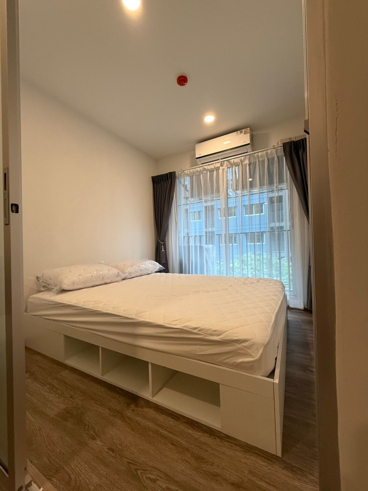 For RentCondoPathum Thani,Rangsit, Thammasat : The Kit Light Bang Kadi 🔥 For rent 6,500 baht 🔥 Building B2, 2nd floor, complete with washing machines The room is ready. 🔥 Near Bang Kadee Industry