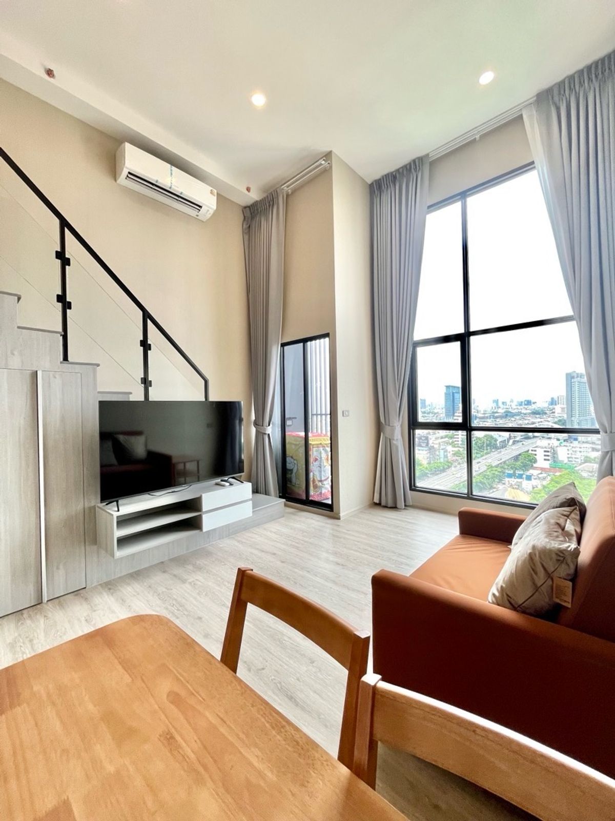 For RentCondoPinklao, Charansanitwong : Find a tenant in advance. Duo Building B, Floor 16, Two.