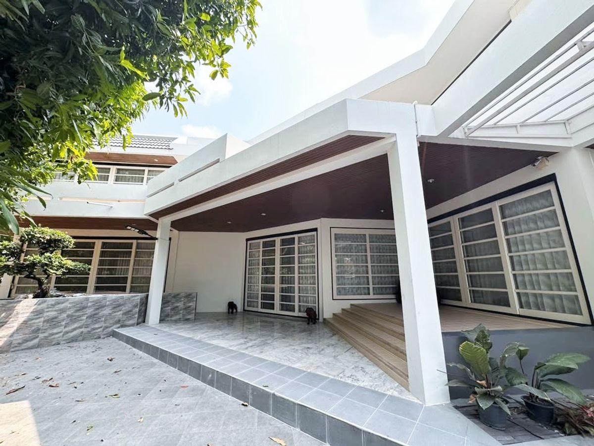 ให้เช่าบ้านอ่อนนุช อุดมสุข : ให้เช่าบ้านเดี่ยว 4 ห้องนอน 4 ห้องน้ำ ที่จอดรถ 15 คัน