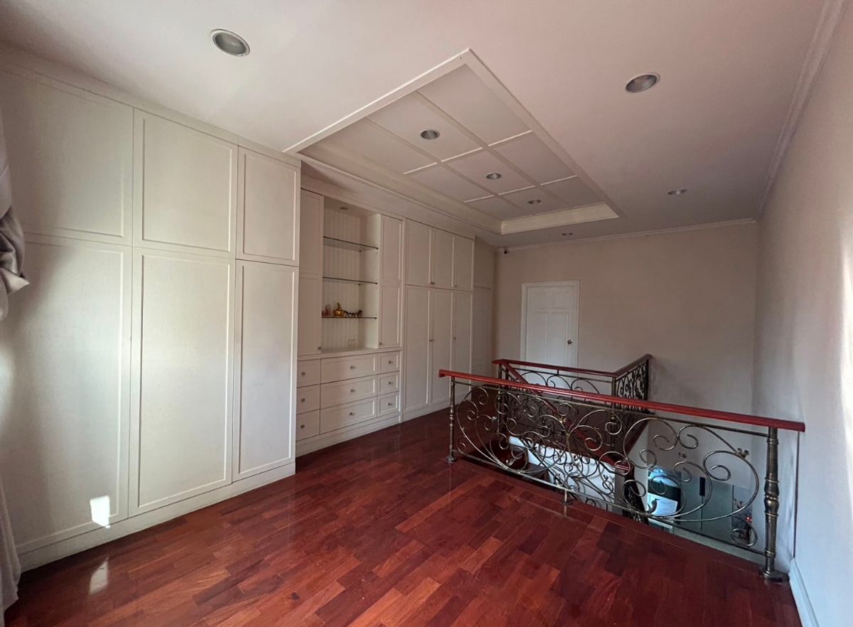 ขายบ้านลาดกระบัง สุวรรณภูมิ : โกลเด้น นครา อ่อนนุช 65 / 4 ห้องนอน (ขาย), Golden Nakara Onnut 65 / 4 Bedrooms (FOR SALE) FON062