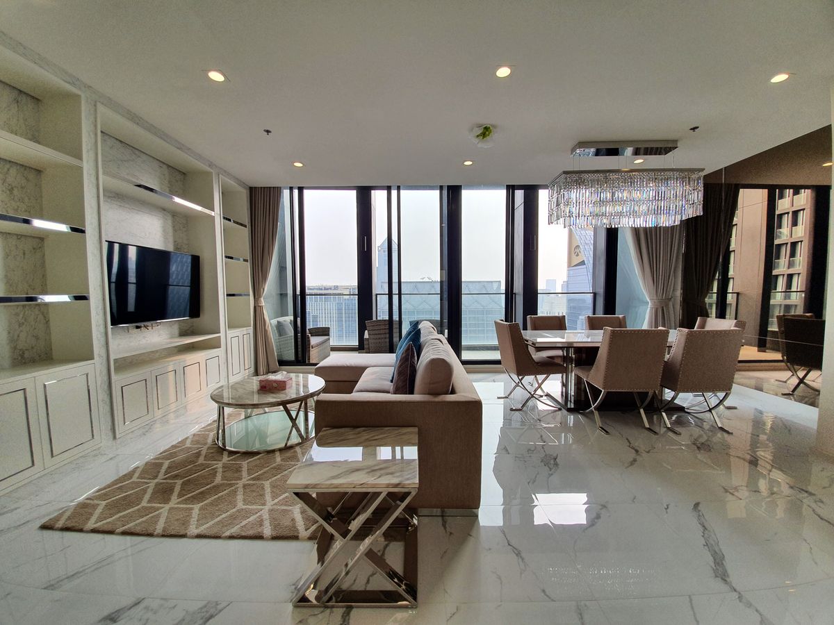 ให้เช่าคอนโดวิทยุ ชิดลม หลังสวน : ให้เช่าห้อง Duplex - Noble Ploenchit ราคา 220,000 บาท [MKr250613]
