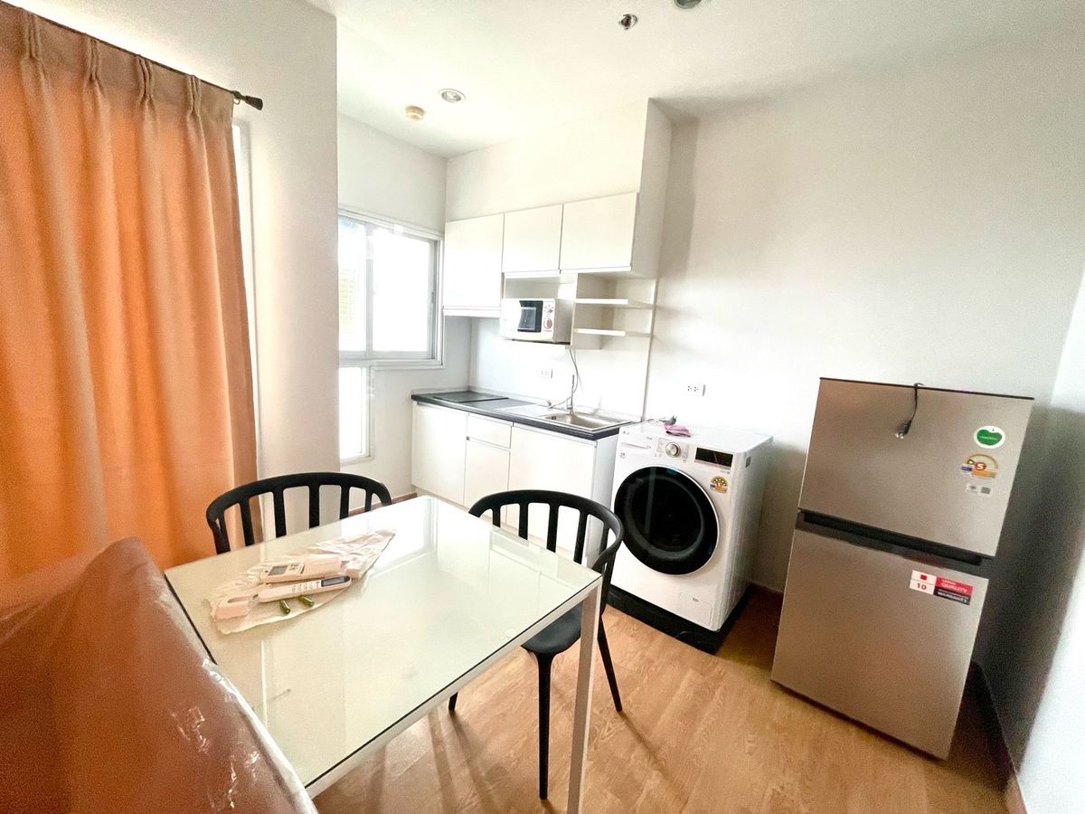 For RentCondoBang kae, Phetkasem : Rent a pool view room. ✅ Reservations are available. 21/06 There is a washing machine. The Parklan Phetkasem condo | Two main MRT