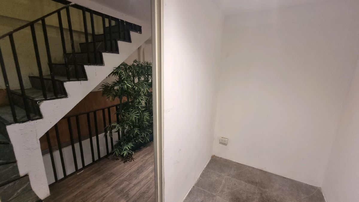 For RentShop HouseSukhumvit, Asoke, Thonglor : Rent a Thonglor commercial building, suitable for a restaurant, 4 meters wide, 15 sq.m., 4 layers high