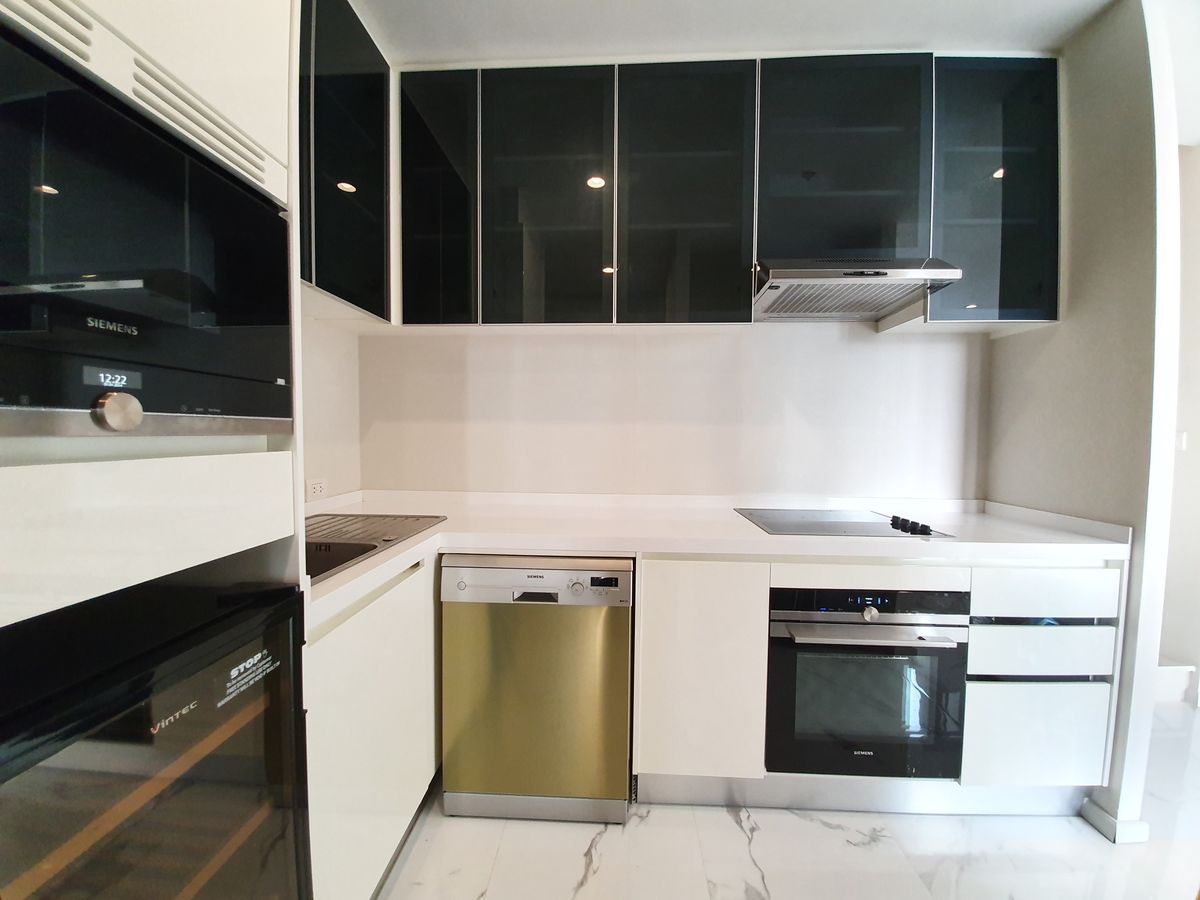 ให้เช่าคอนโดวิทยุ ชิดลม หลังสวน : ให้เช่าห้อง Duplex - Noble Ploenchit ราคา 220,000 บาท [MKr250613]