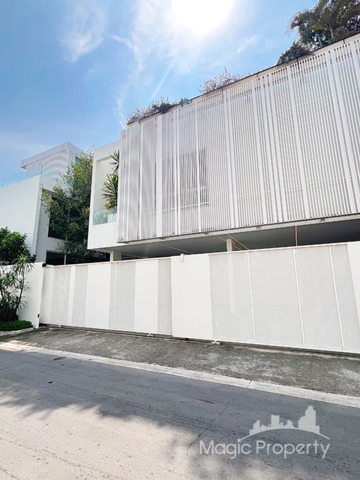ให้เช่าบ้านเลียบทางด่วนรามอินทรา : ให้เช่า บ้านเดี่ยว 3 ชั้น 4 ห้องนอน ใน วีเว่ เอกมัย-รามอินทรา แขวงคลองจั่น เขตบึงกุ่ม กรุงเทพมหานคร