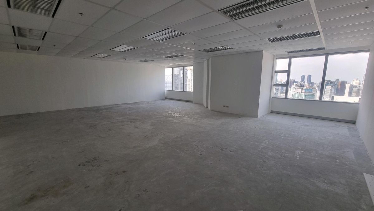 For RentOfficeWitthayu, Chidlom, Langsuan, Ploenchit : Office for Rent — 115 sqm near BTS Ploenchit (Wireless Rd / Langsuan)