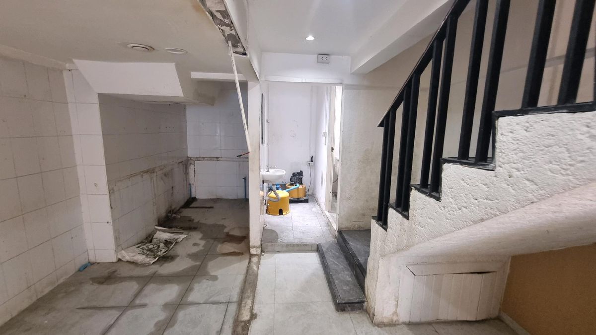 For RentShop HouseSukhumvit, Asoke, Thonglor : Rent a Thonglor commercial building, suitable for a restaurant, 4 meters wide, 15 sq.m., 4 layers high
