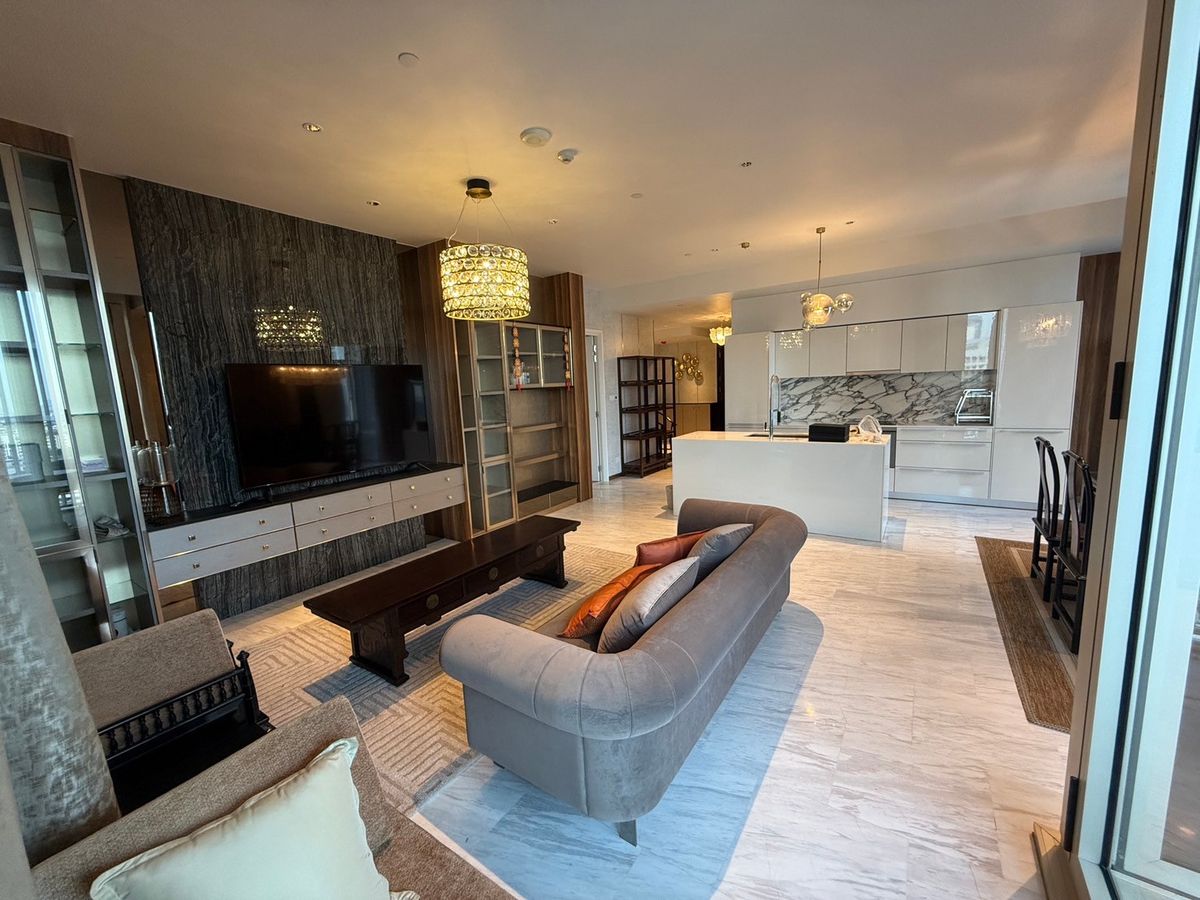 For RentCondoSathorn, Narathiwat : ❖ Nice Decorate ❖ Floor 60 ++ 120.00 sq.m. | 2 bedrooms, 3 bathrooms | Near BTS BTS Saphan Taksin, 6 minutes, Asiatique The Riverfront 5 minutes