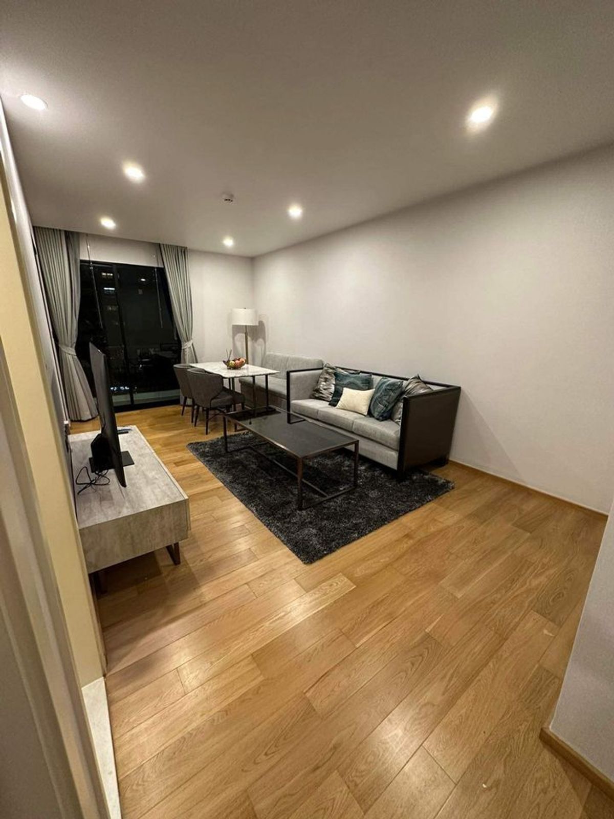 For RentCondoWitthayu, Chidlom, Langsuan, Ploenchit : Na Vara Residence LSIR0110