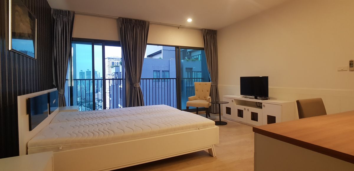 ให้เช่าคอนโดสุขุมวิท อโศก ทองหล่อ : ให้เช่า Noble Remix ราคา 100,000 บาท [MKr250605]