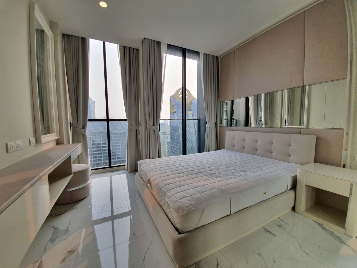 ให้เช่าคอนโดวิทยุ ชิดลม หลังสวน : ให้เช่าห้อง Duplex - Noble Ploenchit ราคา 220,000 บาท [MKr250613]