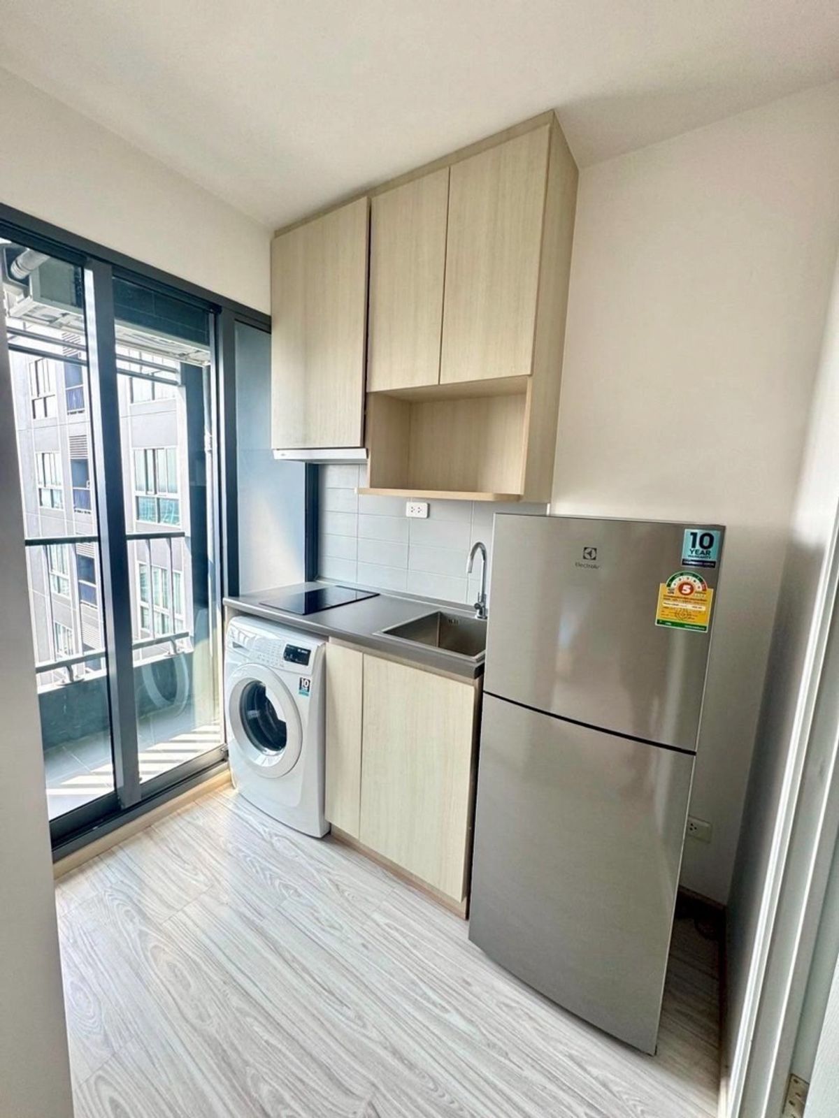 ให้เช่าคอนโดบางนา แบริ่ง ลาซาล : For Rent : Ideo Mobi Sukhumvit Eastgate - BTS Bang Na 
( 24 Sqm , 12th Floor ) 